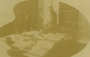 Frankreich Normandie Alencon 2 Männer im Büro altes Foto 1890 #1 - Bild 1 von 3