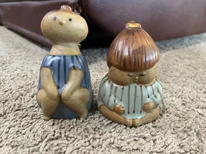 Set shaker sale e pepe donna seduta in gres Lisa Larson o stile VHTF - Foto 1 di 7