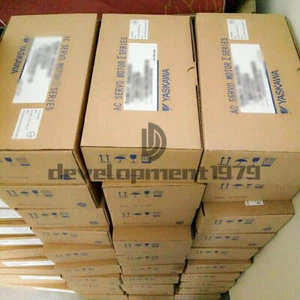 ONE New Yaskawa SGMPS-02A2A2C Servo Motor - Picture 1 of 2