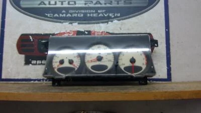 Velocímetro agrietado CHRYSLER PT CRUISER 02 CUADRO DE INSTRUMENTOS 105K Foto 1 de 3