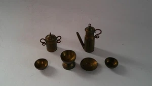 Juego de seis utensilios de cocina de latón miniatura vintage para casa de muñecas - Imagen 1 de 4