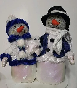 Huntington Singing Snow Couple That Dance & Light Up Works With 3 AA Batteries - Picture 1 of 7