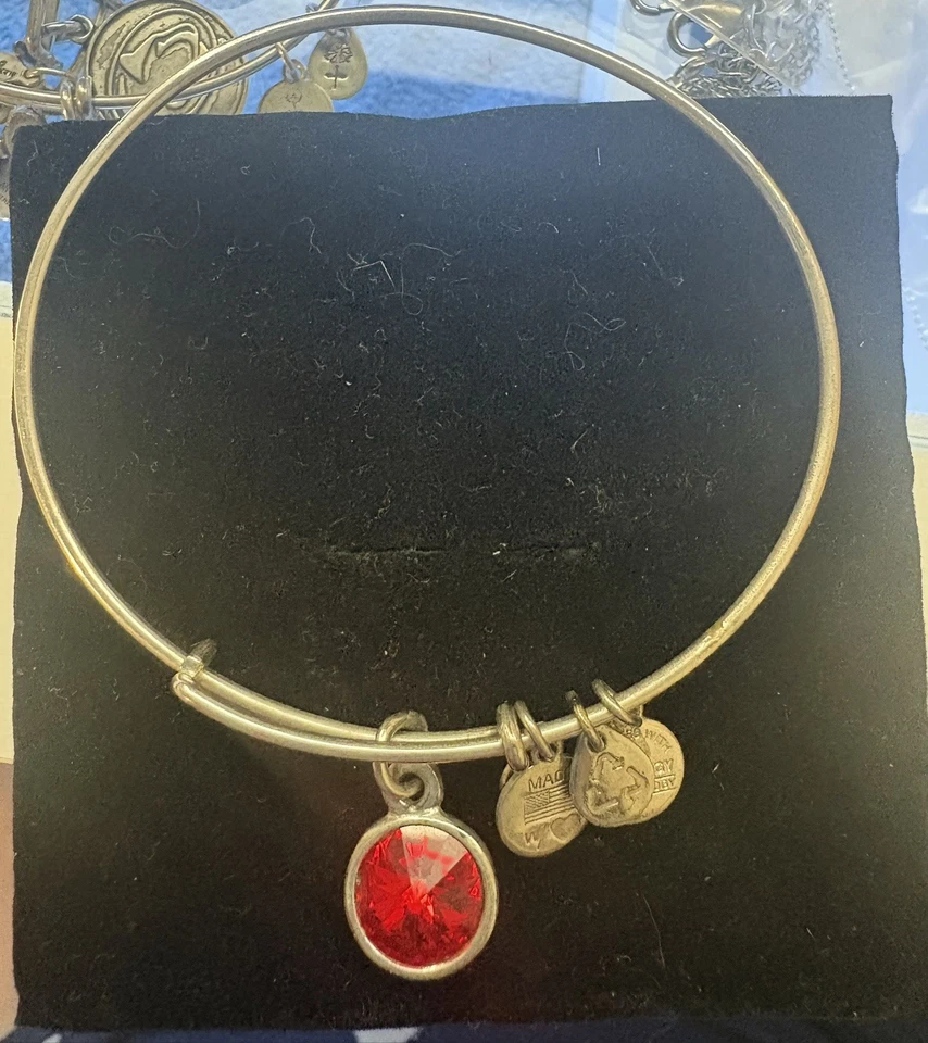 Pulsera de plata Alex and Ani con piedra de nacimiento de rubí rojo dije de julio Foto 1 de 1