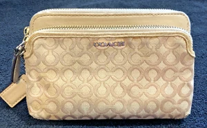 COACH 50392 Madison Needlepoint Signature Op Art Double Zip WALLET - Picture 1 of 5