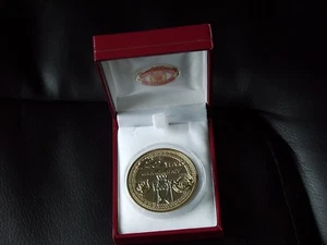MANCHESTER UNITED 2003 PREMIER LEAGUE CHAMPIONS MEDAL - RED BOX AND CREST - Picture 1 of 2