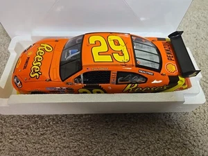 2009 Kevin Harvick 29 Reese's 1/24 Lionel Nascar Diecast 1/1104 COT - Picture 1 of 4