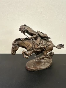 La Escultura de Bronce Cheyenne Frederic Remington Franklin Como Nueva Falta Látigo - Imagen 1 de 12