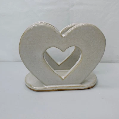Servilletero de cerámica en forma de corazón blanco rústico granja cocina mostrador decoración Foto 1 de 4