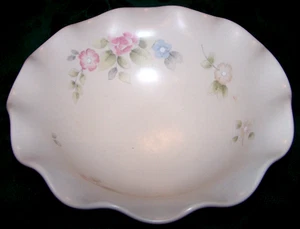 Pfaltzgraff Tea Rose Gently Used Wavy edge Ruffled Nut Bowl - Picture 1 of 1