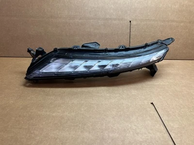 OEM 2022-2024 MITSUBISHI ECLIPSE SEÑAL LED CRUZADA / LUZ DE CIRCULACIÓN DIURNA IZQUIERDA Foto 1 de 4