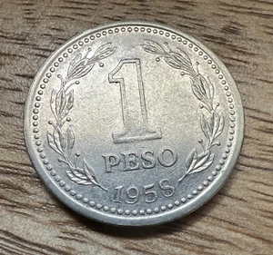 1958 Argentina Un Peso Coin 🇦🇷 Beautiful República De Argentina 1 Peso Coin - Picture 1 of 3