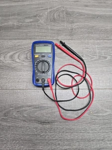Multimeter 9 Funktionen mit akustischem Durchgang Hintergrundbeleuchtung Display Cen-tech CM300 - Bild 1 von 5