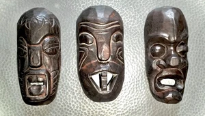 Máscara tribal africana pequeña de madera tallada a mano de colección x 3 - Imagen 1 de 6