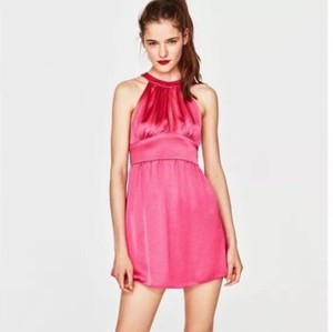 Eres bajita? Aprovéchalo y encuentra tu nuevo vestido de tendencia en Zara  Kids - Foto