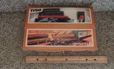 Tyco HO Operating Log Dump Car Set No: 926 - Image 1 of 4