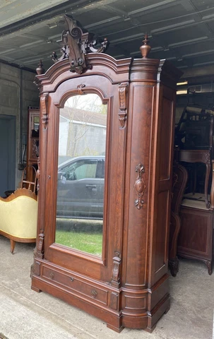 RENAISSANCE WALNUT WARDROBE WITH MIRRORED DOOR Cover