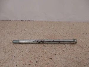 2000 Yamaha V Star 650 Classic Front Wheel Axle Bolt - Free Shipping - Imagen 1 de 1