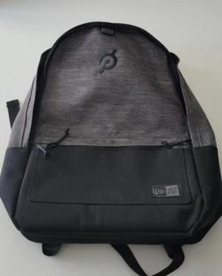 Mochila Peleton Nueva Negra Y Gris Bordada New Era Foto 1 de 4
