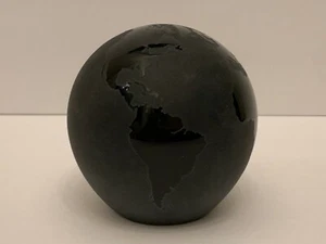 Correia Kunstglas signiert und nummeriert Black Earth Briefbeschwerer - Bild 1 von 6