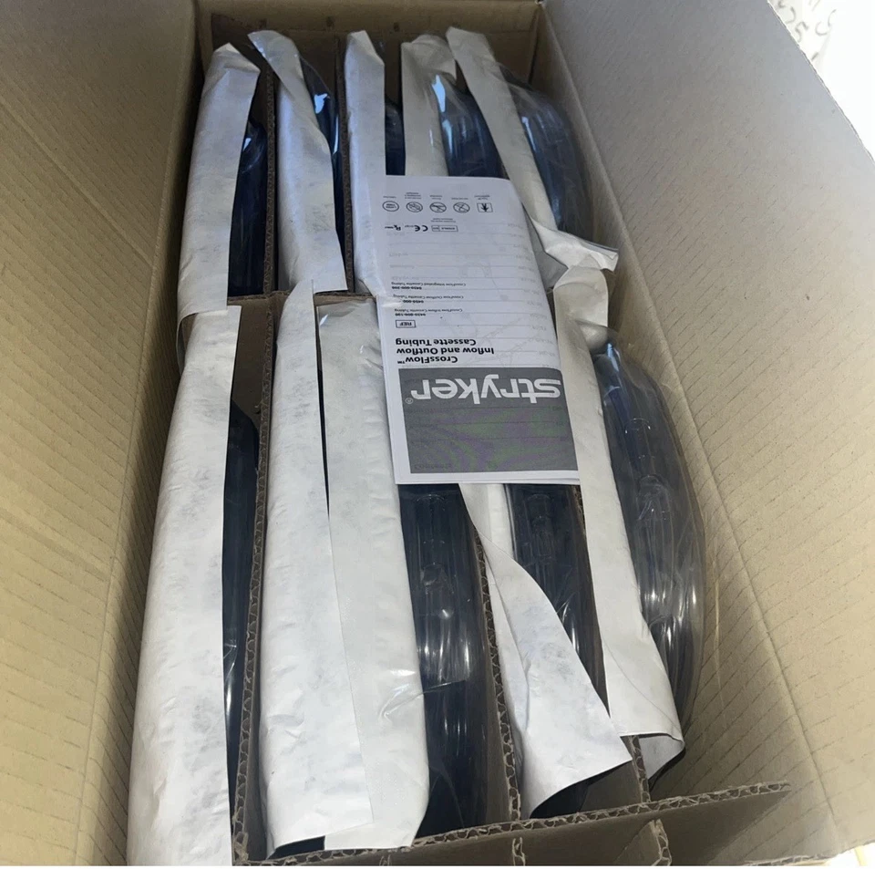 UNA bomba de artroscopia integrada Stryker CrossFlow y accesorios caducidad 2027 Foto 1 de 4