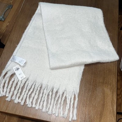 Originalmente $50 Abercrombie & Fitch Nuevo Con Etiquetas Crema Ligera Esponjosa Bufanda  Foto 1 de 4