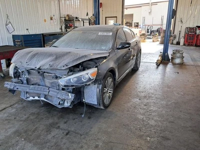 2015 Kia Cadenza Used Engine Bay Fuse Box w/Rain Sensor & Xenon HID 646-11673 - Image 1 of 4