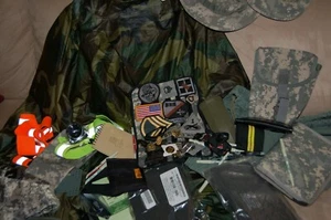 MILITARY ISSUE ARMY GEAR PINS INSIGNIA PATCHES USGI USED - Picture 1 of 9