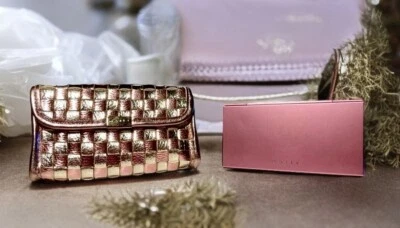 Paleta Mally Bag Doble Rubor e Iluminador 2 Lápices, ¡NUEVO! Tonos: ¡feroz y roble! Foto 1 de 3