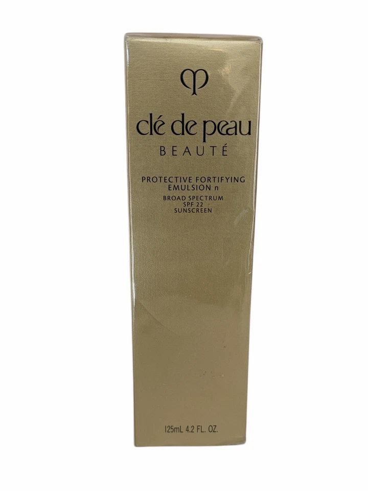 Cle De Peau Protector Fortificante Emulsión Amplio Espectro FPS 22 Protector Solar ~ Foto 1 de 3