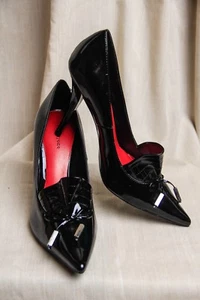 Twenty One Women's Black Ruffle Point-Toe Glossy Pumps Size 7 - Picture 1 of 12