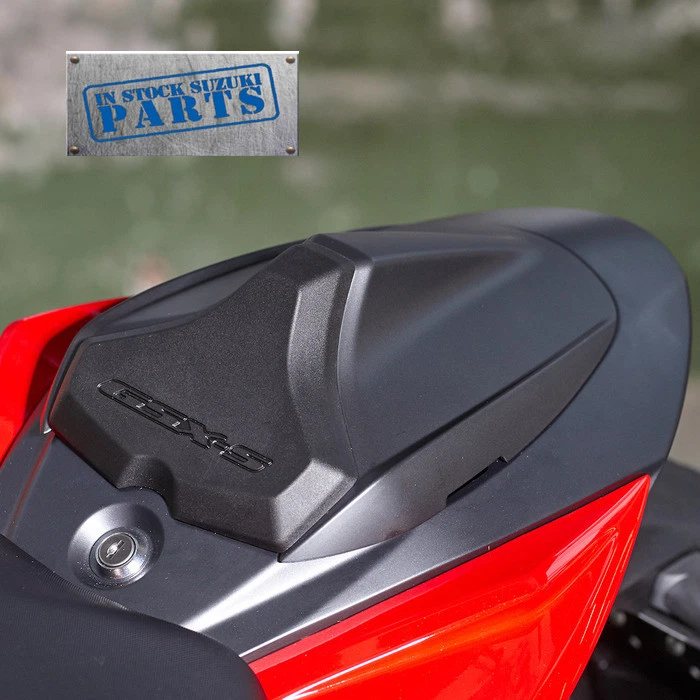 2018-2023 SUZUKI GSXS GSX-S 750 PRETO FOSCO CAPÔ ASSENTO TRASEIRO DO PASSAGEIRO - Imagem 1 de 4