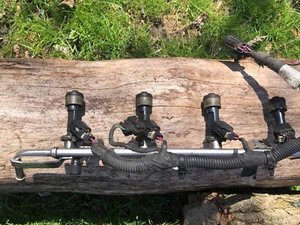 GM EQUINOX Saturn 2.4L FUEL RAIL WITH INJECTORS - USED - Picture 1 of 3