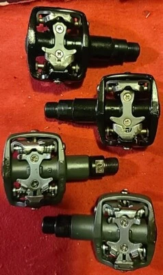 CYCLING TOE CLIPS 2 PAIR WELLGO 823 & WPD 813 EXCELLENT 1/2 INCH PEDALS - Image 1 of 3