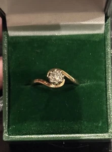 9ct Hallmarked Gold 10 Point Diamond Vintage Style Crossover Ring Size R - Picture 1 of 11