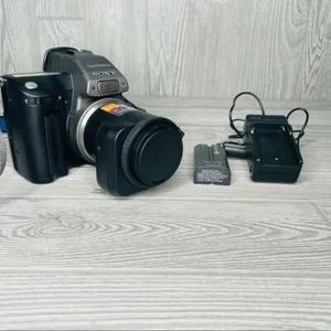 Vintage Sony Mavica video camera and camera with 2 battery’s and charger 2.1 mp - Picture 1 of 7