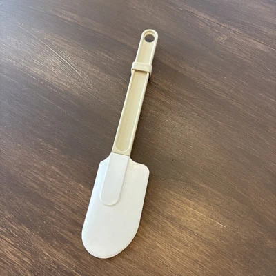 Vintage Tupperware Spatula Scrapers Beige 1773-15 - Image 1 of 4