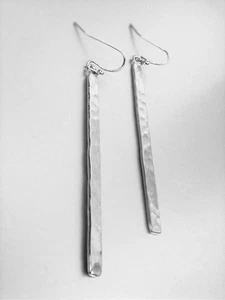 MODERNE minimalistische dünne längliche lange rechteckige Silber-Stab-Ohrhänger - Bild 1 von 3
