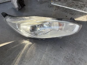 Ford Fiesta MK7.5 Schrägheck 5 Türer 13-17 Scheinwerfer/Scheinwerfer O/S Halterung defekt - Bild 1 von 4