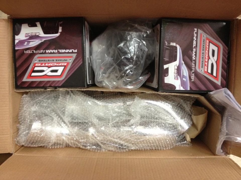 SISTEMA DE ADMISIÓN DE AIRE RAM CORTO DC SPORTS PARA NISSAN 350Z 2007-2008 SISTEMA DE ADMISIÓN DOBLE Foto 1 de 4