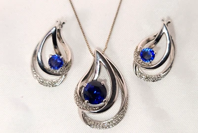 Colgante y pendientes de plata de ley 925 con forma de cachemira con gema de zafiro simulado Foto 1 de 4