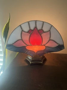 VTG Art Deco Style Lotus Flower Stain Glass Tabletop Night Lite w/Brass Base - Picture 1 of 8