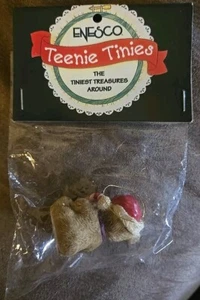 Vntg Enesco Teenie Tinies Christmas Teddy Bear Mini Hanging Ornament 1998 NIP-F1 - Picture 1 of 2
