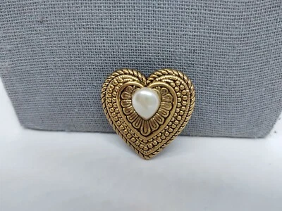 Золотистая брошь на булавке в виде сердца с замком из искусственного жемчуга застежка C Тайвань - Изображение 1 из 3