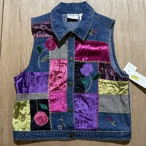 Women’s SUSAN BRISTOL Blue Denim Vest Floral Embroidery Buttons Pink Petite - Picture 1 of 8