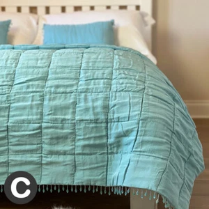 Colcha grande de lujo acolchada azul aguamarina con cuentas gruesas cama/sofá hotel - Imagen 1 de 8
