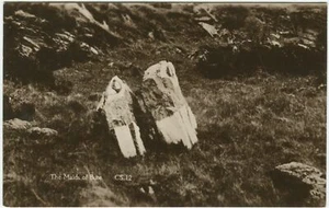 THE MAIDS OF BUTE - Bute Postcard John Menzies & Co - Picture 1 of 2