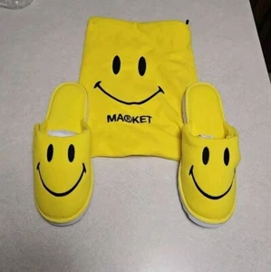 Market Mens Smiley Slippers New In Bag Yellow Happy Size 11 - Picture 1 of 4