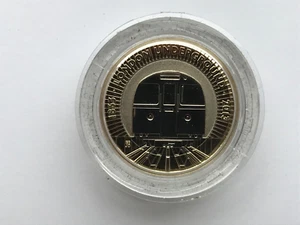 2013 PREMIUM PROOF TWO 2 POUND LONDON UNDERGROUND TRAIN - Picture 1 of 5