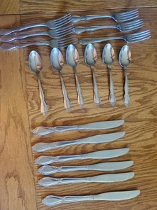 Oneida Community Stainless 18 Pc “Chatelaine” pattern 6 Spoons 6 Forks 6 Knives  - Picture 1 of 6