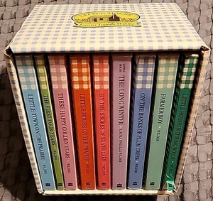 Little House Complete 9-Book Box Set: Books 1-9 by Laura Ingalls Wilder Prairie - Foto 1 di 7